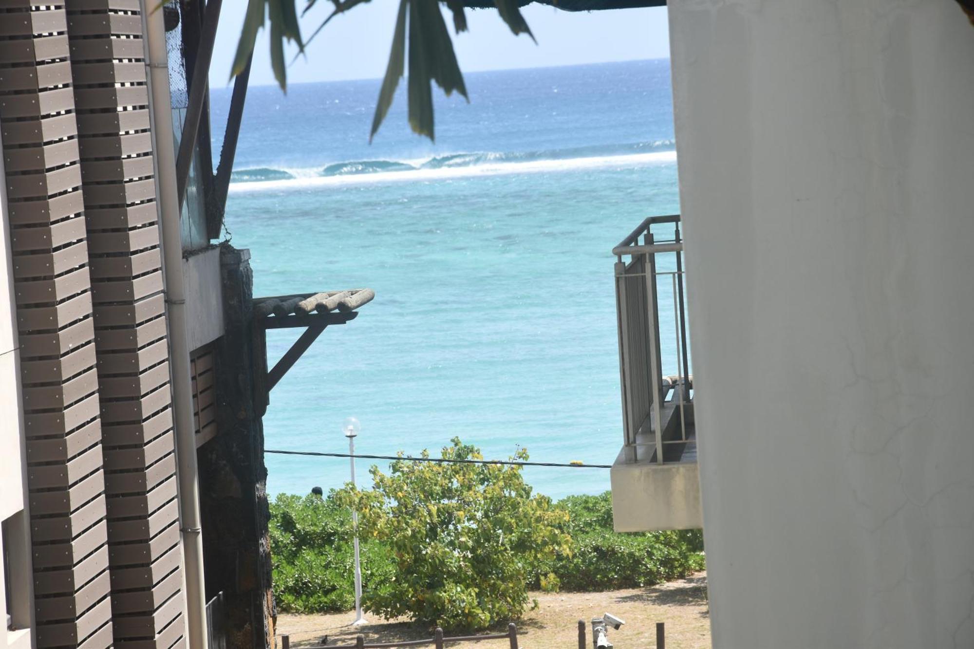 Blue Waves Beachfront Penthouse Flic-en-Flacq المظهر الخارجي الصورة