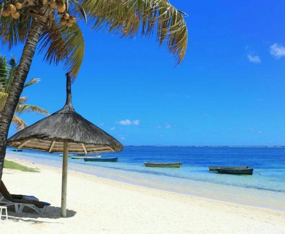 Blue Waves Beachfront Penthouse Flic-en-Flacq المظهر الخارجي الصورة